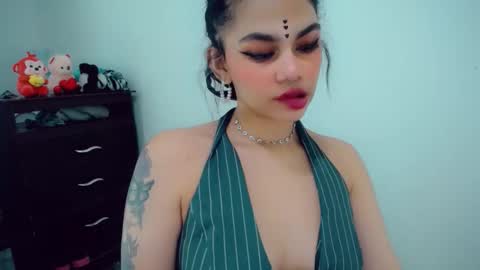 Snapshot of emma_diva chatting on 11-22-25, 06:40 emma online show from 11-22-25, 06:40