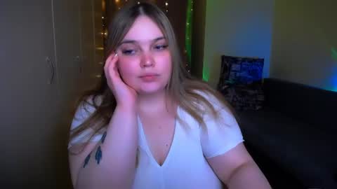 Snapshot of emma_dorn chatting on 06-11-26, 02:53 Eva online show from 06-11-26, 02:53