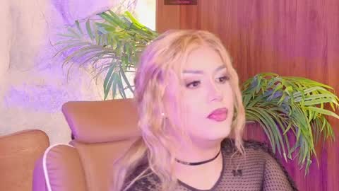 Snapshot of emma_dragon chatting on 04-07-26, 04:35 emma_dragon online show from 04-07-26, 04:35