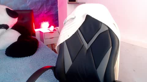 Snapshot of emma_ford1 chatting on 01-24-25, 03:00 Emma  online show from 01-24-25, 03:00