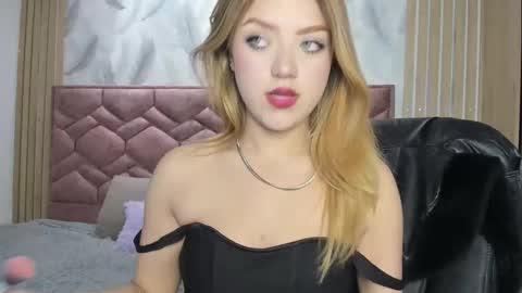 Snapshot of emma_ford1 chatting on 10-02-25, 04:41 Emma  online show from 10-02-25, 04:41