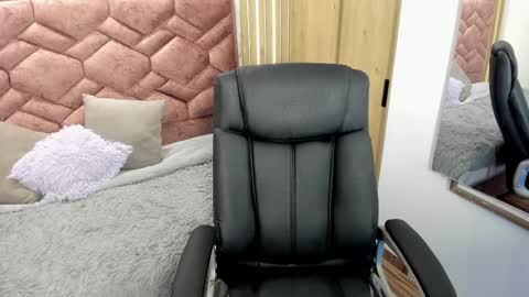 Snapshot of emma_ford1 chatting on 10-09-25, 05:16 Emma  online show from 10-09-25, 05:16