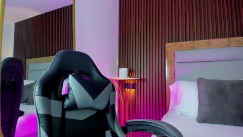 E M M A online show from 04-05-26, 02:42