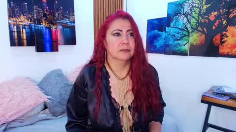 Snapshot of emma_jhomson chatting on 09-08-25, 08:19 Emma 3 online show from 09-08-25, 08:19