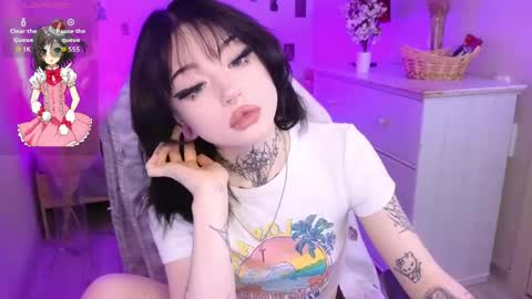 Snapshot of emma_kirks chatting on 06-05-26, 12:33 emma_kirks online show from 06-05-26, 12:33
