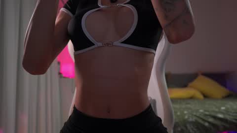 Snapshot of emma_land chatting on 02-27-25, 07:55    online show from 02-27-25, 07:55