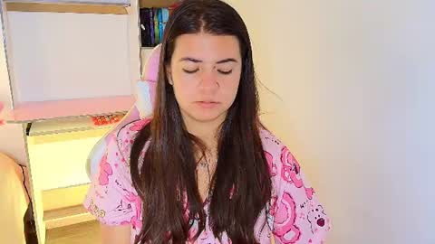 Snapshot of emma_naa chatting on 07-15-26, 11:04 Emma online show from 07-15-26, 11:04