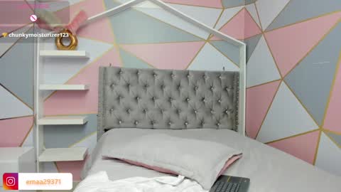 Snapshot of emma_petite4u chatting on 02-09-25, 01:14 Emma online show from 02-09-25, 01:14