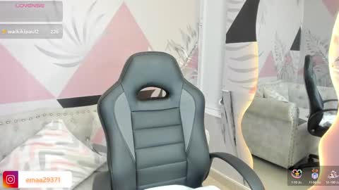 Snapshot of emma_petite4u chatting on 03-04-25, 12:29 Emma online show from 03-04-25, 12:29