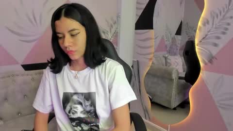 Snapshot of emma_petite4u chatting on 03-07-25, 06:22 Emma online show from 03-07-25, 06:22