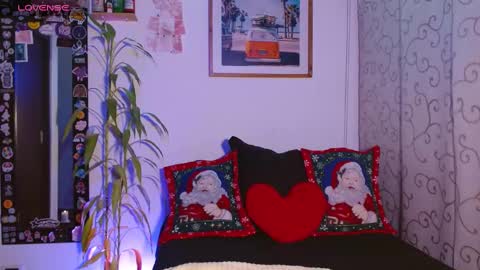 Sara Luna online show from 12-18-24, 11:30