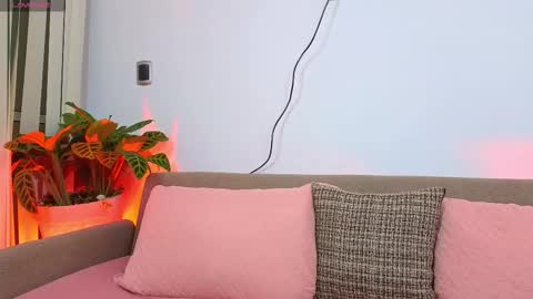 EMMA REVEES  online show from 02-12-26, 03:23