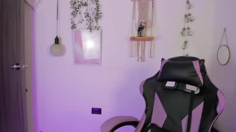 Emma online show from 05-27-26, 02:52