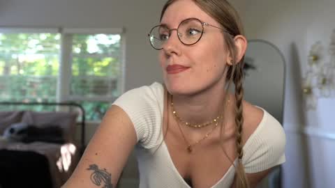 Emma Ruby online show from 10-23-25, 04:50