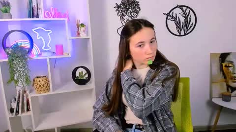 Snapshot of emma_swee chatting on 02-09-26, 06:06 emma_swee online show from 02-09-26, 06:06