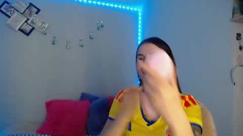 Snapshot of emma_sweethot chatting on 06-17-26, 04:08 Emma Black online show from 06-17-26, 04:08