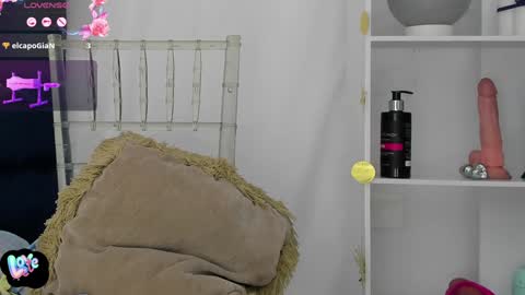 Snapshot of emma_ucros chatting on 01-12-25, 12:07 Emma Ucros online show from 01-12-25, 12:07