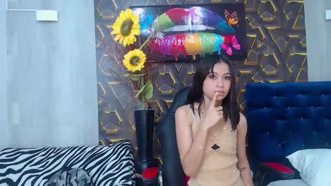 Snapshot of emma_willians_ chatting on 10-12-25, 08:19 EMMA online show from 10-12-25, 08:19