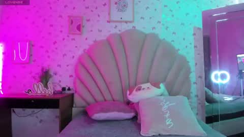 Snapshot of emmaa00_ chatting on 07-18-26, 05:17 emmaa00_ online show from 07-18-26, 05:17