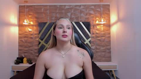 Snapshot of emmaa_white_ chatting on 04-28-26, 05:40 EMMA online show from 04-28-26, 05:40
