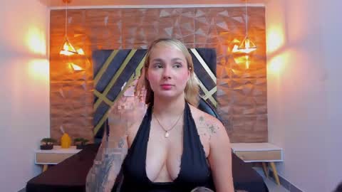 Snapshot of emmaa_white_ chatting on 05-02-26, 05:40 EMMA online show from 05-02-26, 05:40