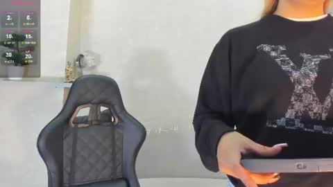 Snapshot of emmaa_white_ chatting on 06-15-26, 05:26 EMMA online show from 06-15-26, 05:26