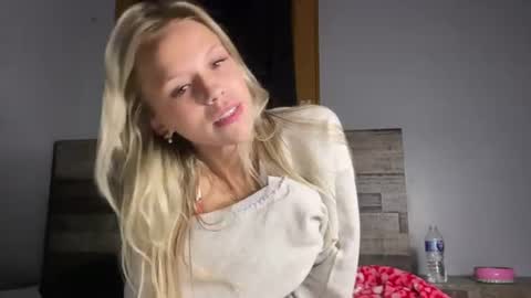Snapshot of emmaabennett chatting on 06-25-26, 02:11 Emma Bennett online show from 06-25-26, 02:11