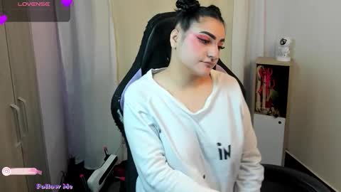 modelo independente online show from 10-30-25, 03:08