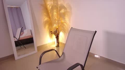 Snapshot of emmabeecker_ chatting on 11-13-25, 08:41 Emma online show from 11-13-25, 08:41