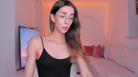 Snapshot of emmacorrea chatting on 09-12-25, 02:11 Emma voger online show from 09-12-25, 02:11