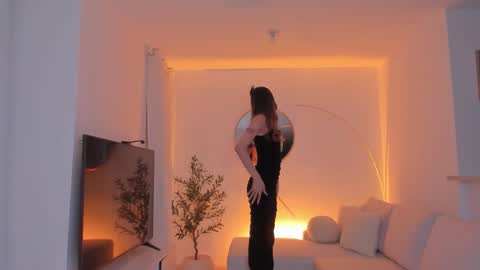 Snapshot of emmacorrea chatting on 10-30-25, 01:40 Emma voger online show from 10-30-25, 01:40