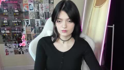 Snapshot of emmadarkk chatting on 11-14-25, 07:40 Emma online show from 11-14-25, 07:40