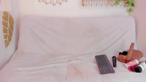 Emma Duque online show from 10-16-25, 08:15