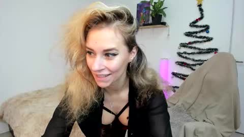 Snapshot of emmagracee chatting on 12-02-25, 08:19 Emma online show from 12-02-25, 08:19