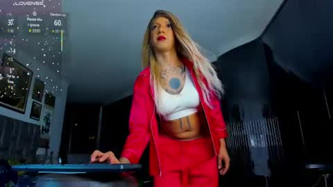 Snapshot of emmahills_sex chatting on 07-23-26, 01:41 Emma online show from 07-23-26, 01:41