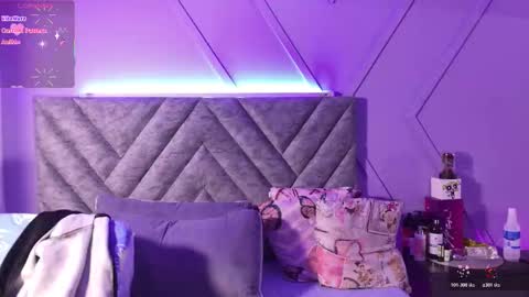 Snapshot of emmajohnss chatting on 11-30-25, 04:05 Emma online show from 11-30-25, 04:05