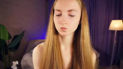 Snapshot of emmalaflame chatting on 01-25-25, 11:54 Emma day Wendy night online show from 01-25-25, 11:54