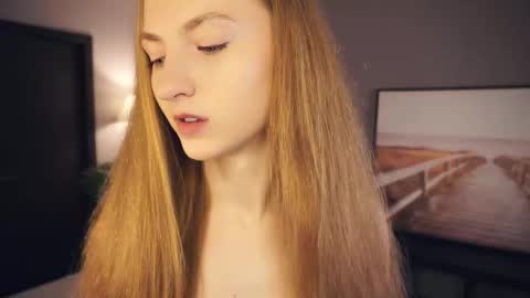 Snapshot of emmalaflame chatting on 12-14-25, 08:24 Emma day Wendy night online show from 12-14-25, 08:24