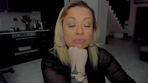 Emma online show from 11-22-25, 11:26