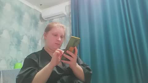 Snapshot of emmamelody944534 chatting on 10-13-25, 05:57 emmamelody online show from 10-13-25, 05:57