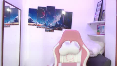 Snapshot of emmamyers_ chatting on 01-14-25, 12:54 Emma online show from 01-14-25, 12:54