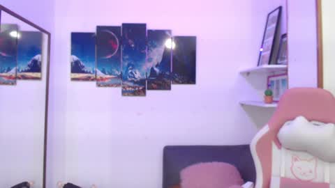 Snapshot of emmamyers_ chatting on 02-01-25, 02:05 Emma online show from 02-01-25, 02:05