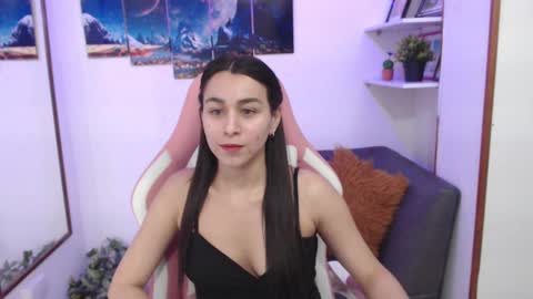 Snapshot of emmamyers_ chatting on 03-09-25, 01:35 Emma online show from 03-09-25, 01:35