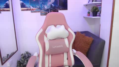 Snapshot of emmamyers_ chatting on 03-09-25, 04:38 Emma online show from 03-09-25, 04:38