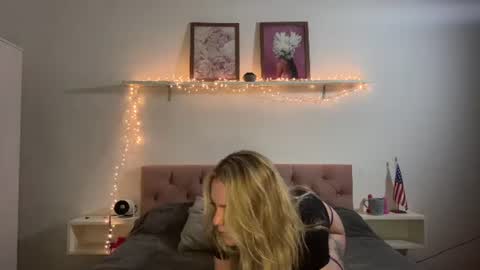 Snapshot of emmaonlyx1 chatting on 07-30-26, 03:05 emmaonlyx1 online show from 07-30-26, 03:05