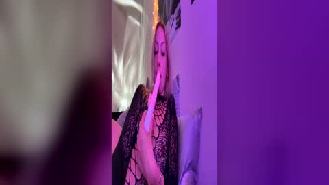 emmaraee online show from 06-21-26, 11:07