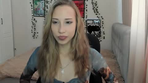 Snapshot of emmarayder chatting on 05-20-26, 11:05 Emma online show from 05-20-26, 11:05