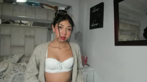 Snapshot of emmaskinny_ chatting on 03-05-26, 06:42 Emma online show from 03-05-26, 06:42