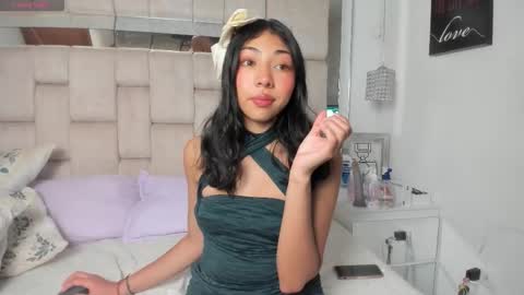 Snapshot of emmaskinny_ chatting on 03-19-26, 06:50 Emma online show from 03-19-26, 06:50