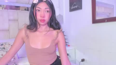 Snapshot of emmaskinny_ chatting on 04-13-26, 01:11 Emma online show from 04-13-26, 01:11